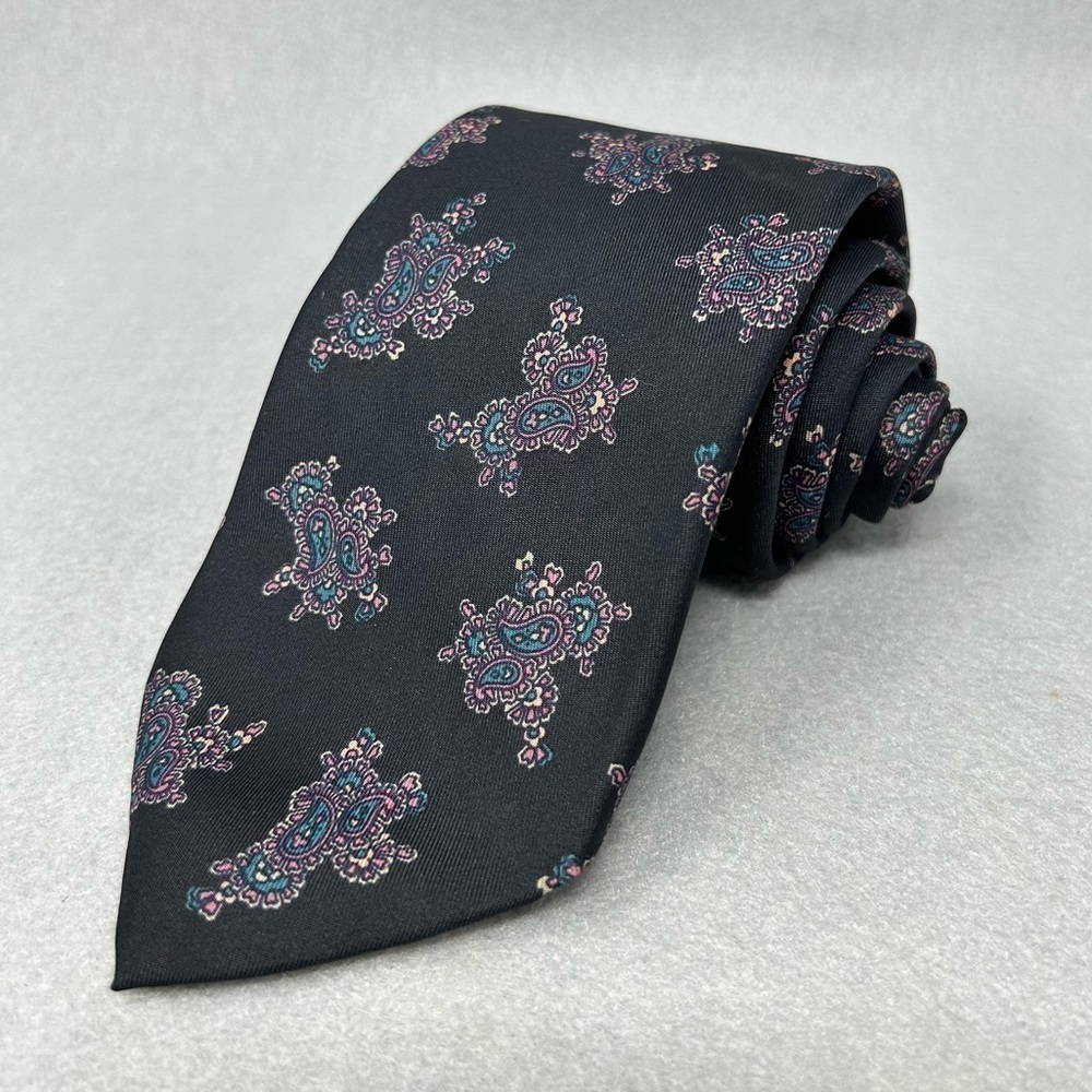 Vintage Robert Talbott for Nordstrom mens Black/Pink Paisley necktie, 3.25 x 56